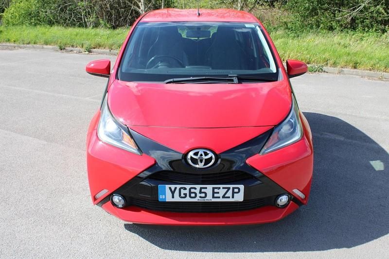 Begagnad Toyota Aygo x-press 2015 Röd Halvkombi