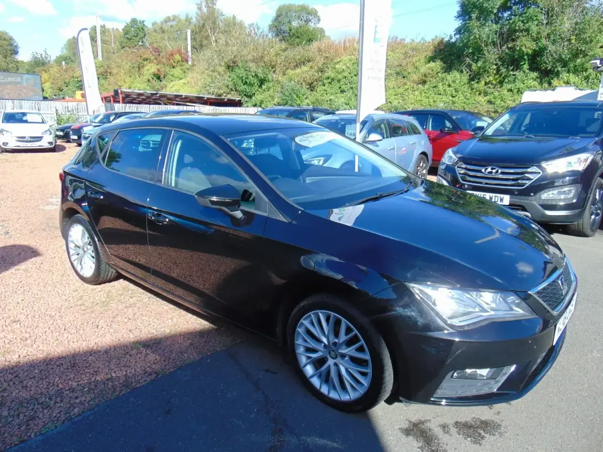 Usado Seat Leon SE Dynamic 110 CV (80 kW) 2018 Negro Utilitario
