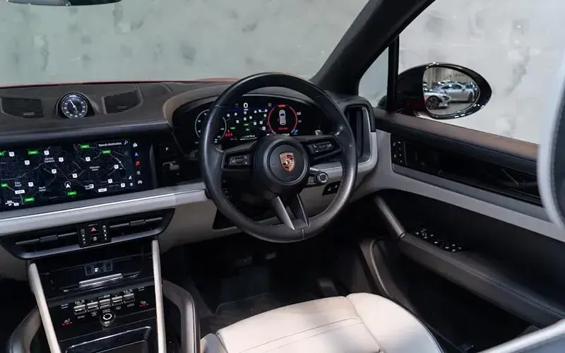 Used Porsche Cayenne 470 HP (345 kW) 2024 Red SUV