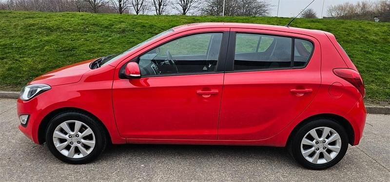 Red Used 2014 Hyundai i20 Active Hatchback | £4,295 (Fair price) - Image 1/4