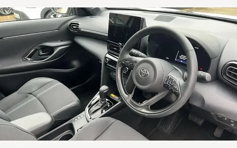 Used Toyota Yaris Cross 131 HP (96 kW) 2025 White SUV