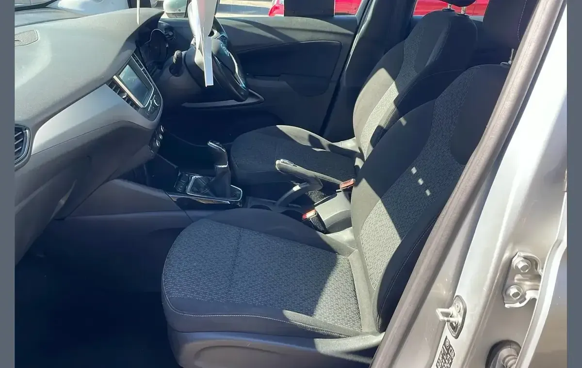 Used Vauxhall Crossland X 83 HP (61 kW) 2019 Silver SUV