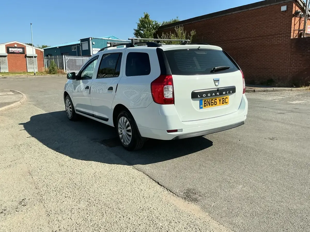 Used Dacia Logan MCV Ambiance 90 HP (66 kW) 2016 White Estate