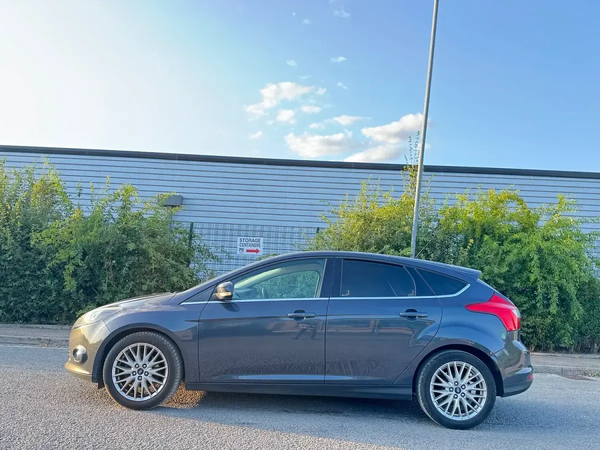 Used Ford Focus Zetec 125 HP (91 kW) 2014 Grey Hatchback