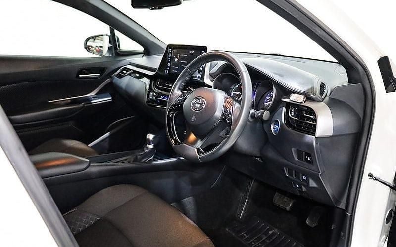 Used Toyota C-HR 122 HP (89 kW) 2023 SUV