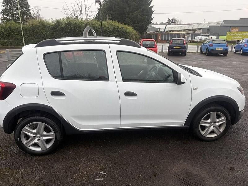 Used Dacia Sandero Lauréate 90 HP (66 kW) 2016 White Hatchback