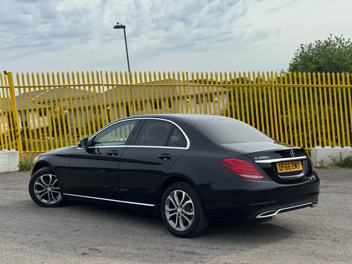Used Mercedes C200 136 HP (100 kW) 2016 Black Sedan