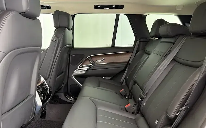 Second-hand Land Rover Range Rover SE 300 CP (220 kW) 2026 SUV