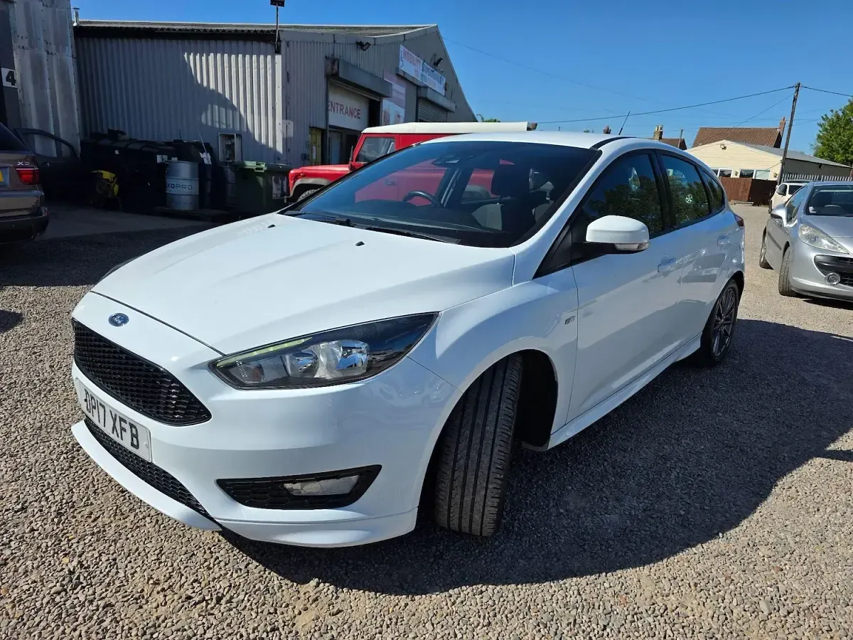 Used Ford Focus ST-Line 120 HP (88 kW) 2017 White Hatchback