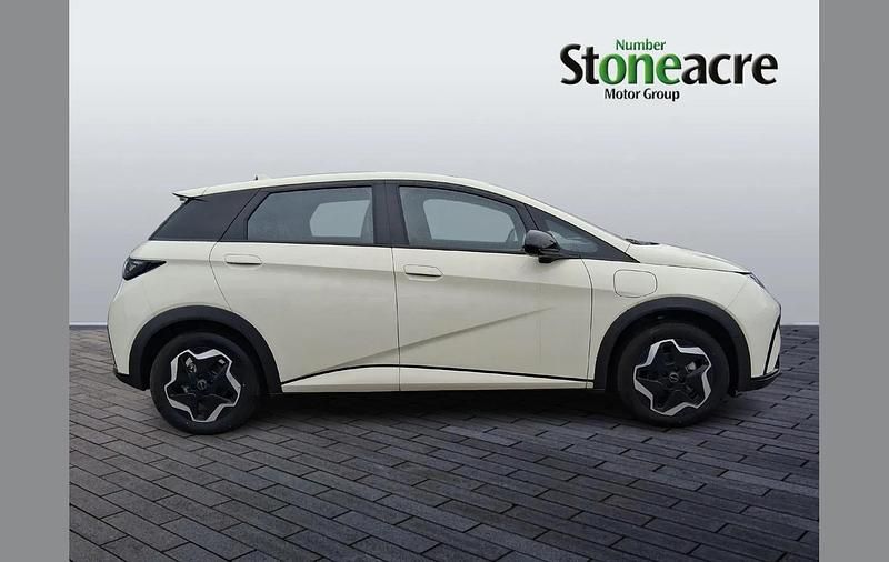 New BYD Dolphin Active 69 kW (95 HP) 2025 White Hatchback