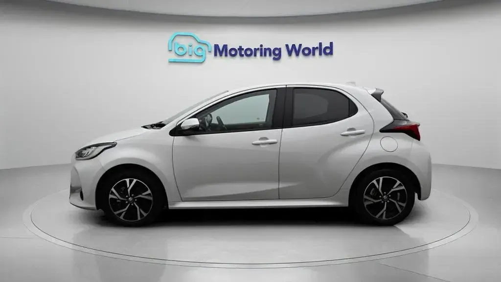 Used Toyota Yaris Design 116 HP (85 kW) 2024 White Hatchback