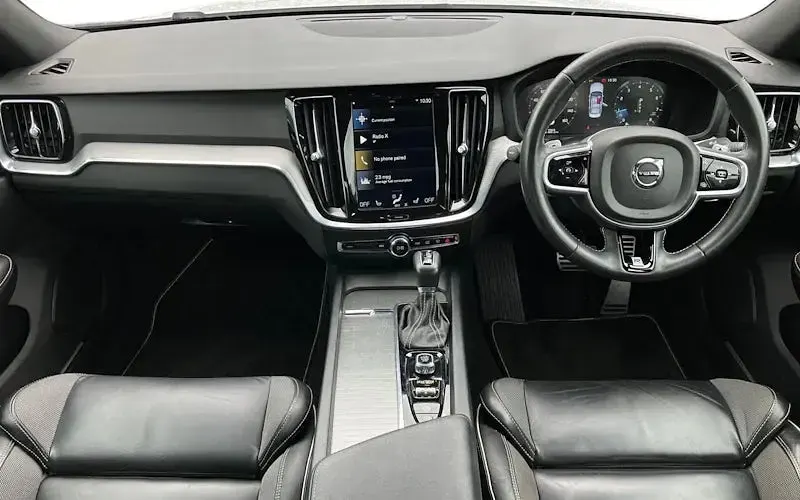 Used Volvo S60 R-Design 250 HP (183 kW) 2019 White Sedan