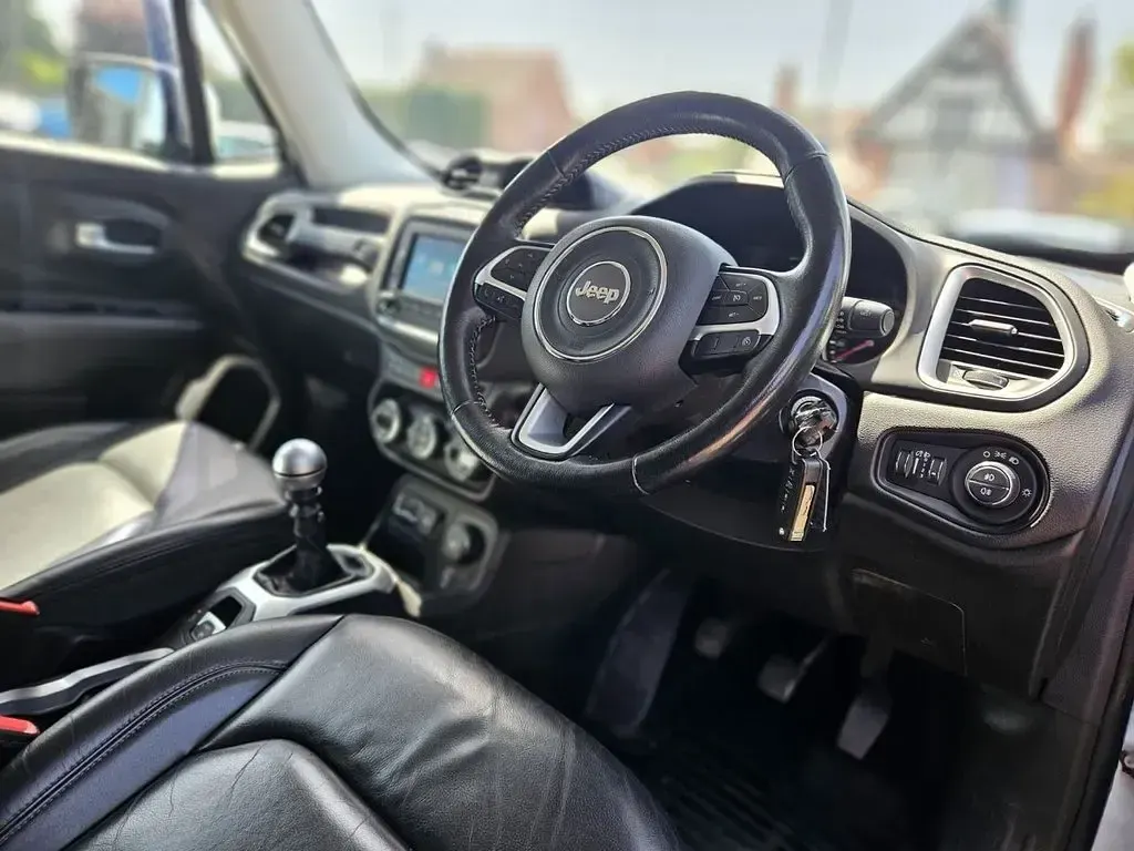 Used Jeep Renegade Limited 140 HP (102 kW) 2016 White SUV