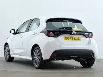 Used Toyota Yaris 116 HP (85 kW) 2023 White Hatchback