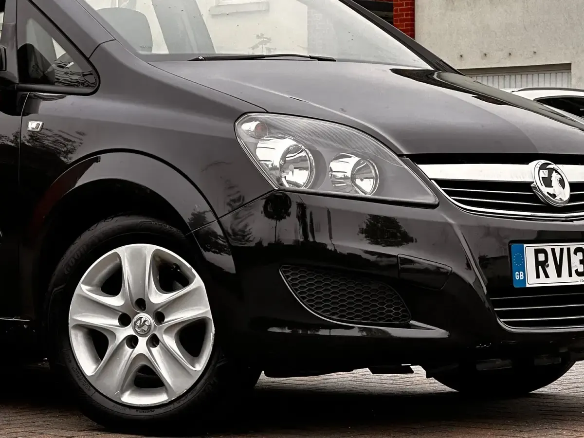 Used Vauxhall Zafira 115 HP (84 kW) 2013 Black MPV