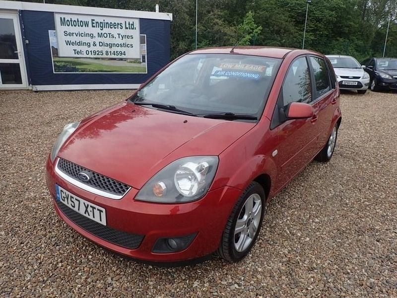 Used Ford Fiesta Zetec 80 HP (58 kW) 2007 Red Hatchback