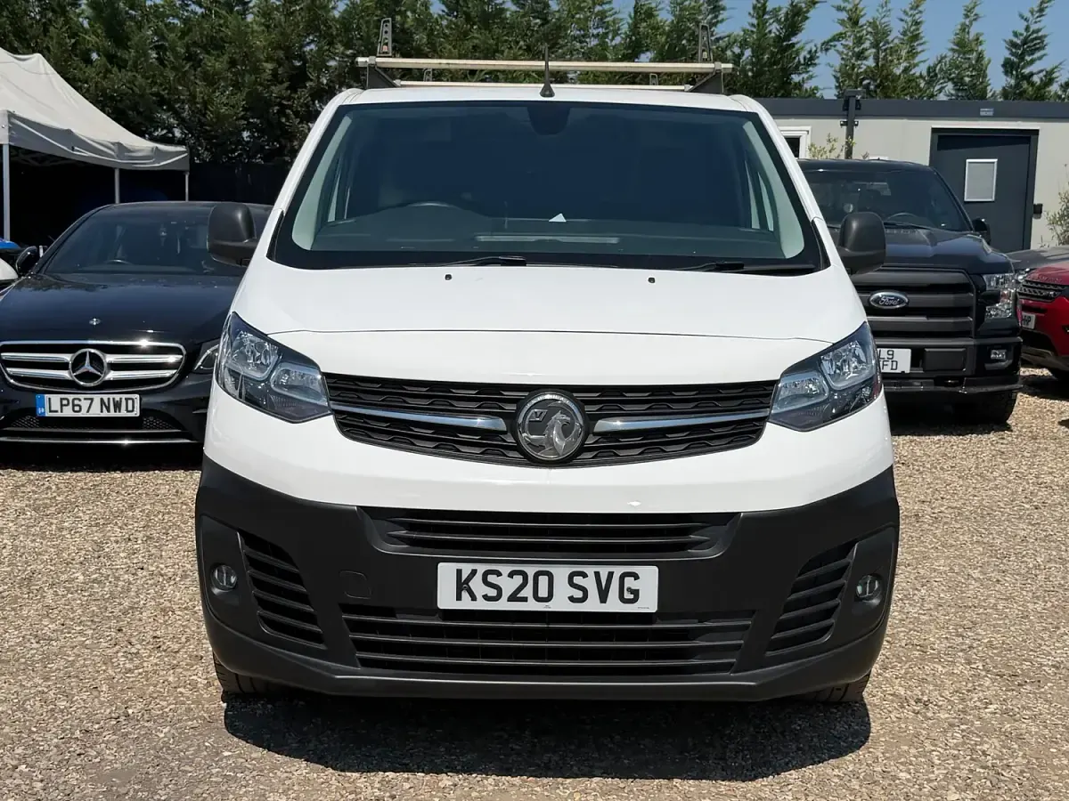 Used Vauxhall Vivaro 120 HP (88 kW) 2020 White MPV