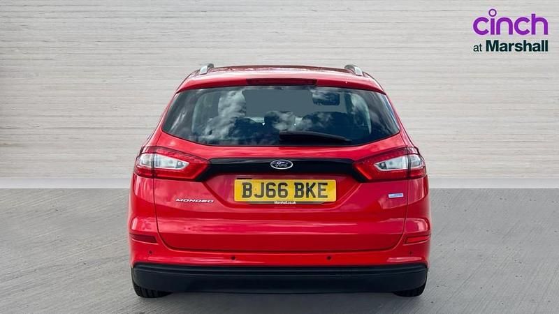 Used Ford Mondeo Zetec 120 HP (88 kW) 2016 Red Estate