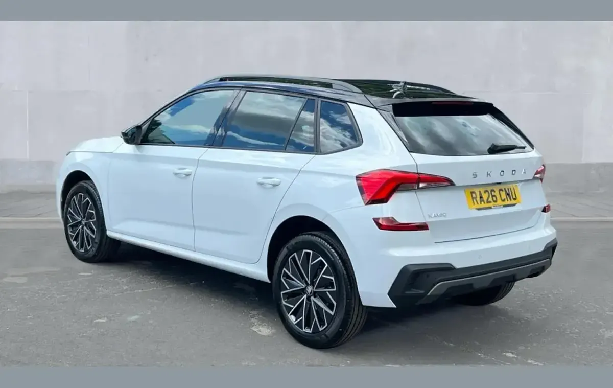 New Skoda Kamiq Design Edition 116 HP (85 kW) 2026 Moon white metallic black magic pearl effect SUV