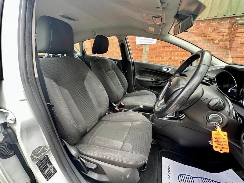 Used Ford Fiesta Zetec 82 HP (60 kW) 2013 White Hatchback