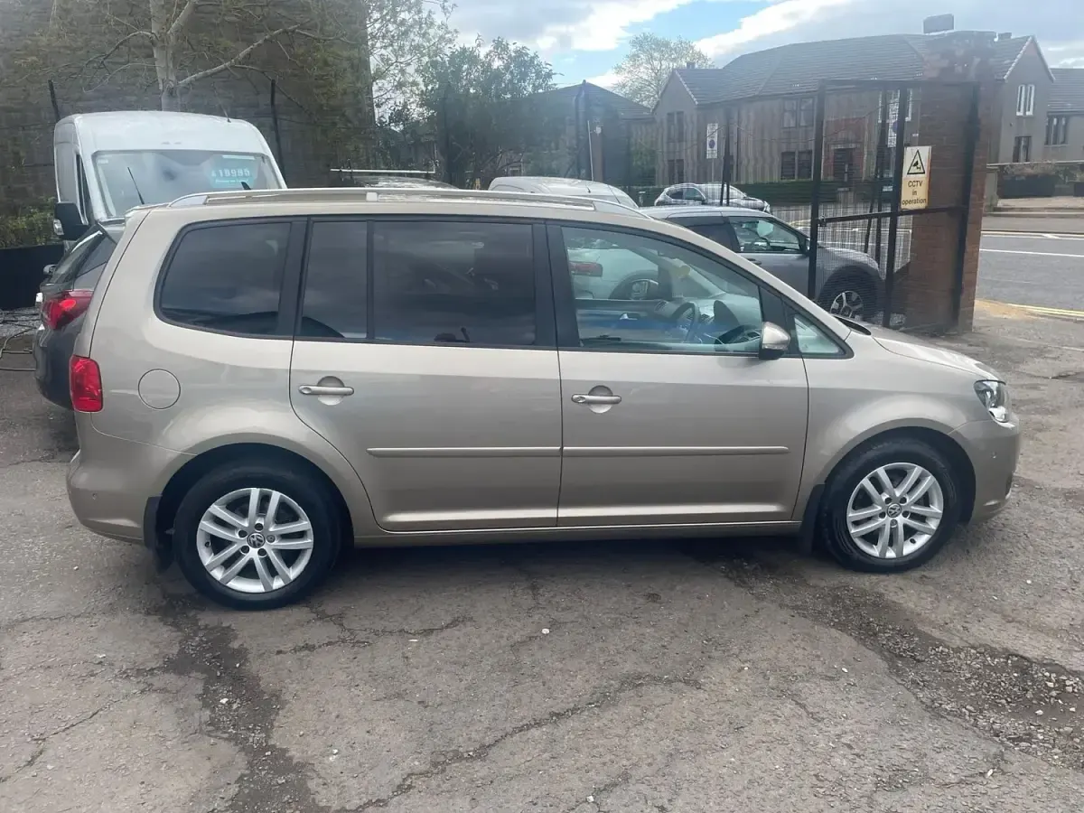 Used VW Touran SE 105 HP (77 kW) 2014 Beige MPV