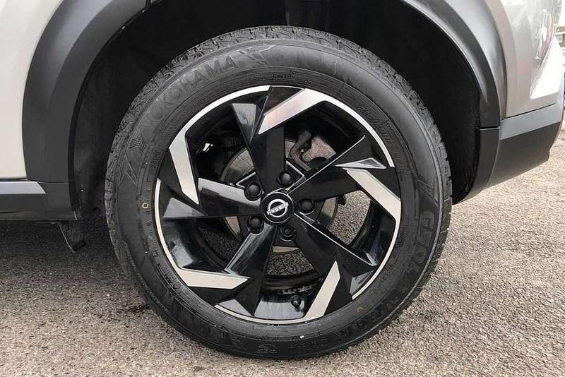 Used Nissan Juke N-Connecta 143 HP (105 kW) 2023 Silver SUV