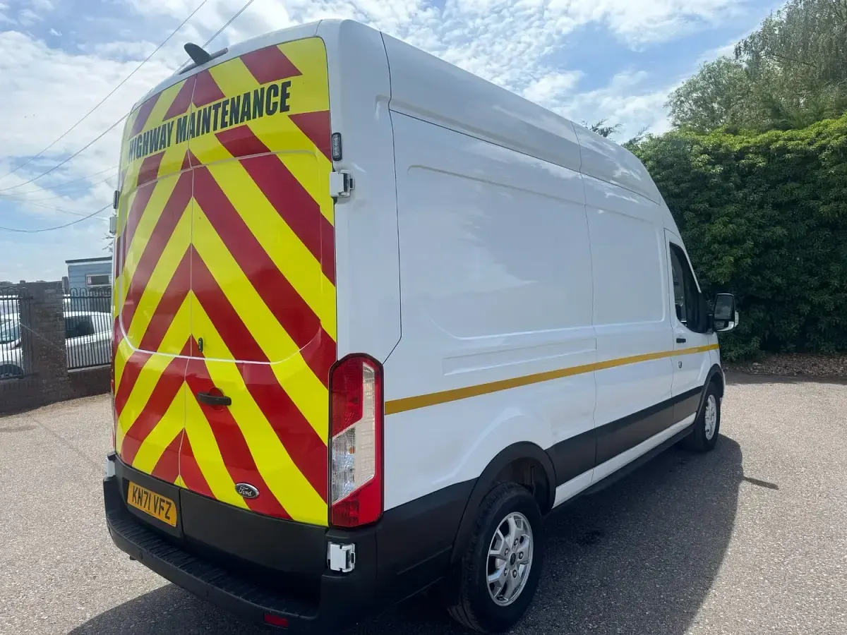 Used Ford Transit Limited 130 HP (95 kW) 2021 White Van