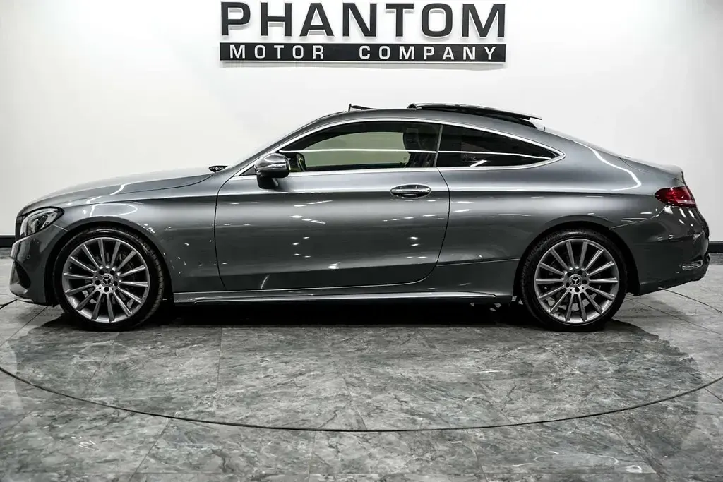 Usado Mercedes C220 AMG line 170 CV (125 kW) 2018 Gris Coupe