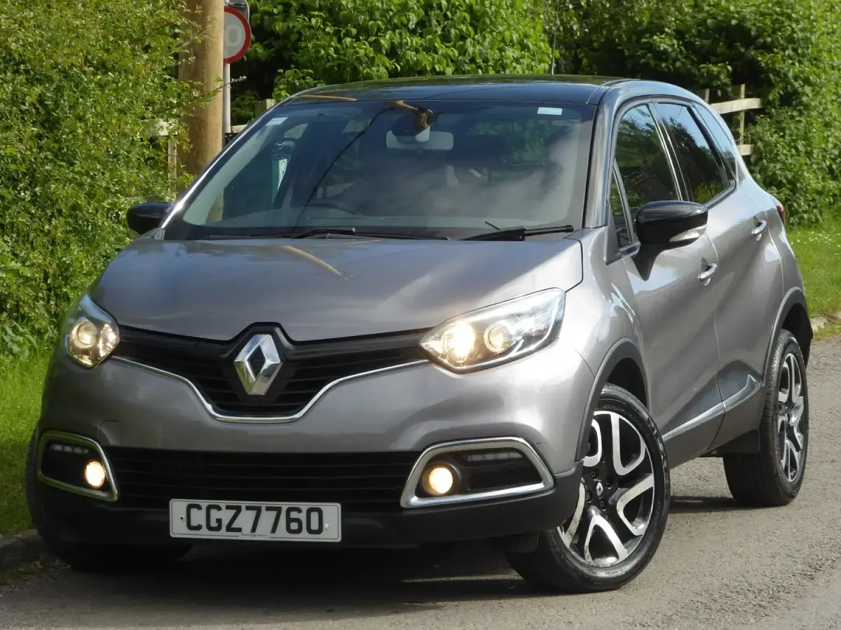 Used Renault Captur Dynamique 90 HP (66 kW) 2016 Grey black SUV