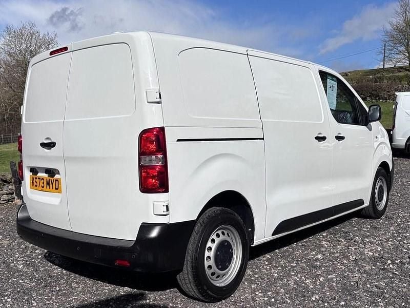Used Citroën Dispatch 100 HP (73 kW) 2023 White MPV