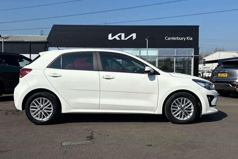 Used Kia Rio 101 HP (74 kW) 2023 White Hatchback