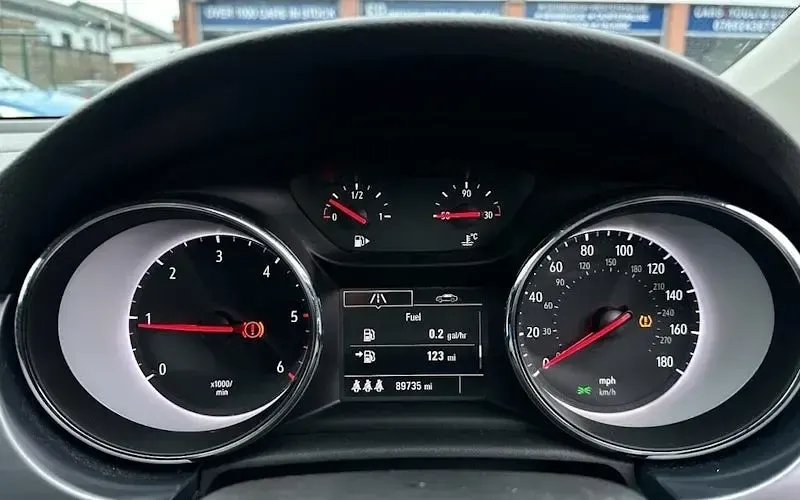 Used Vauxhall Astra Design Edition 110 HP (80 kW) 2025 Grey Estate