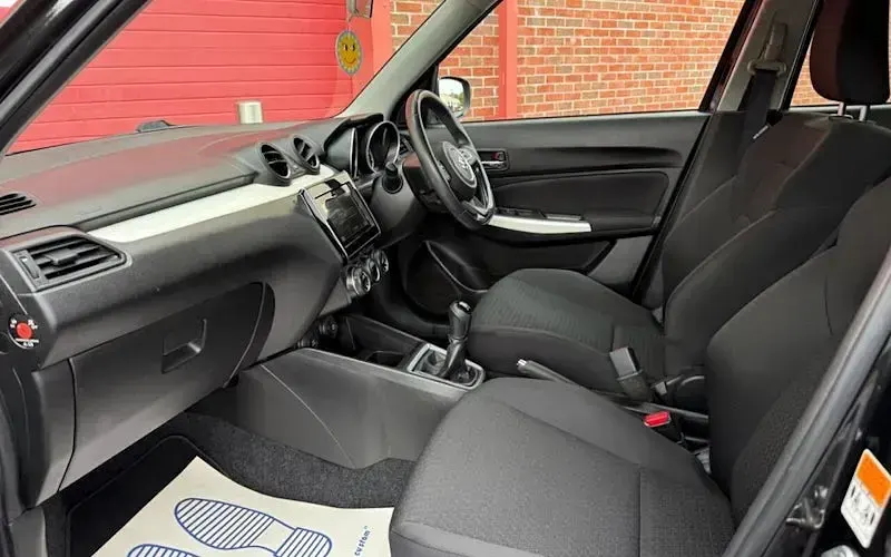 Używany Suzuki Swift SZ5 90 KM (66 kW) 2018 Czarny Hatchback