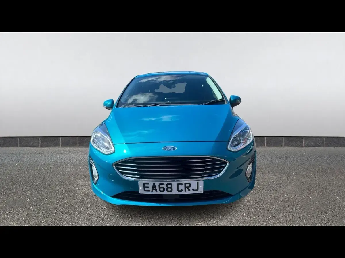 Begagnad Ford Fiesta Titanium 2018 Blå Halvkombi