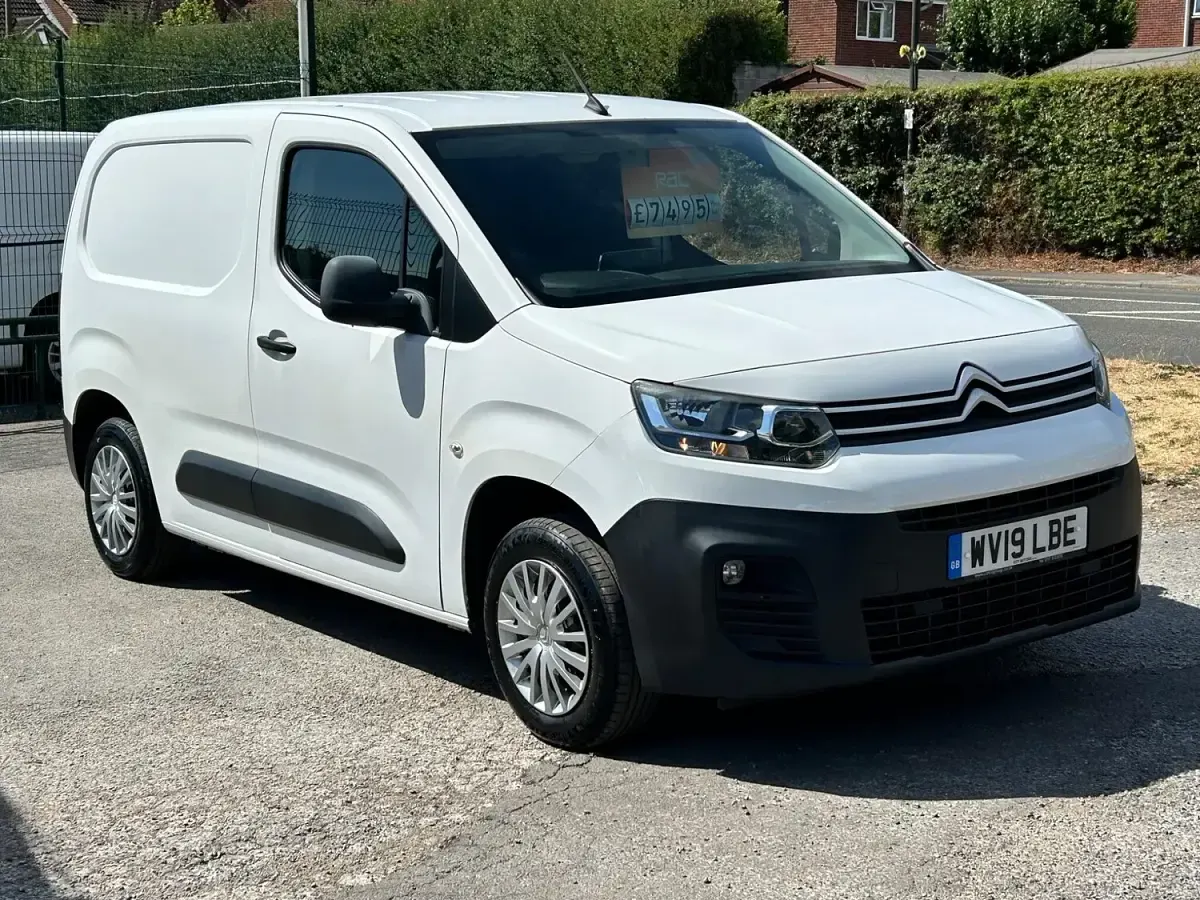 Used Citroën Berlingo 75 HP (55 kW) 2019 White MPV