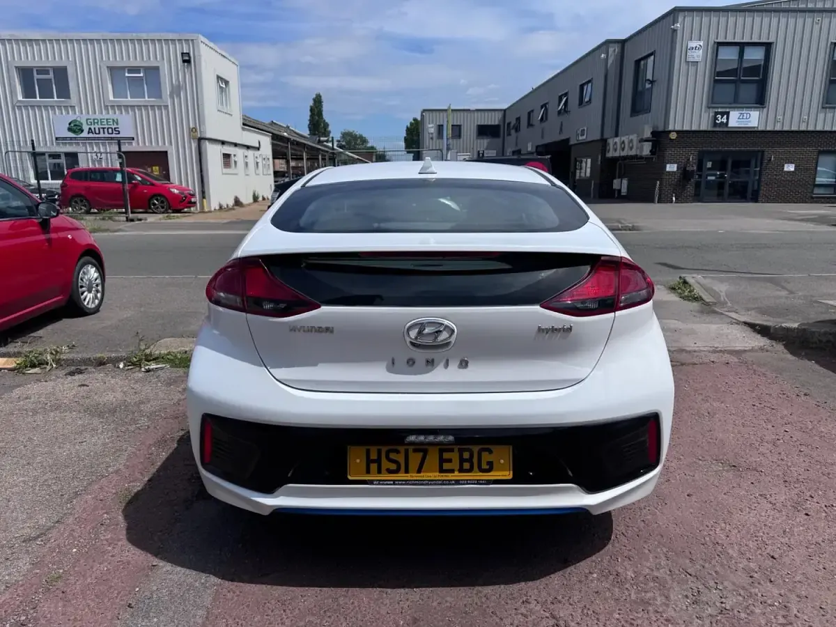 Used Hyundai Ioniq SE 141 HP (103 kW) 2017 White Hatchback