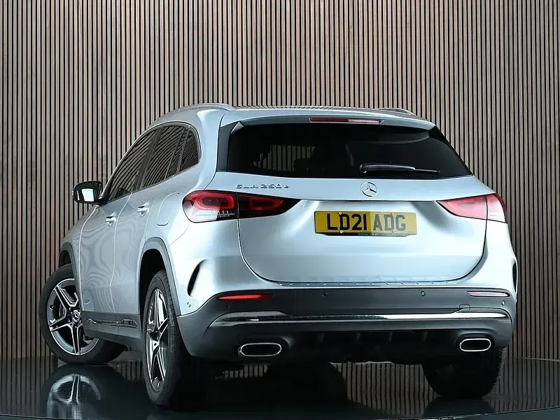 Usado Mercedes GLA250 Premium Plus 2021 Prateado SUV