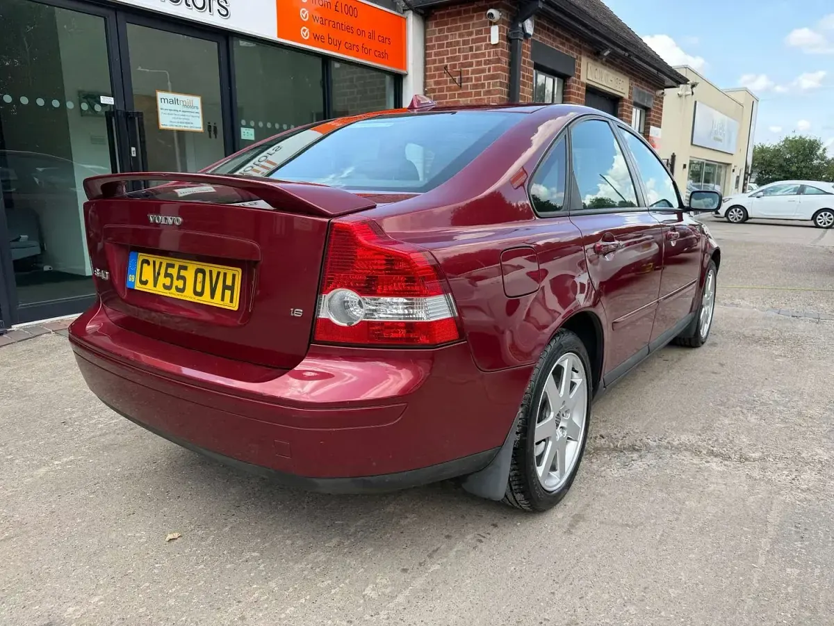 Used Volvo S40 SE 2005 Red Sedan