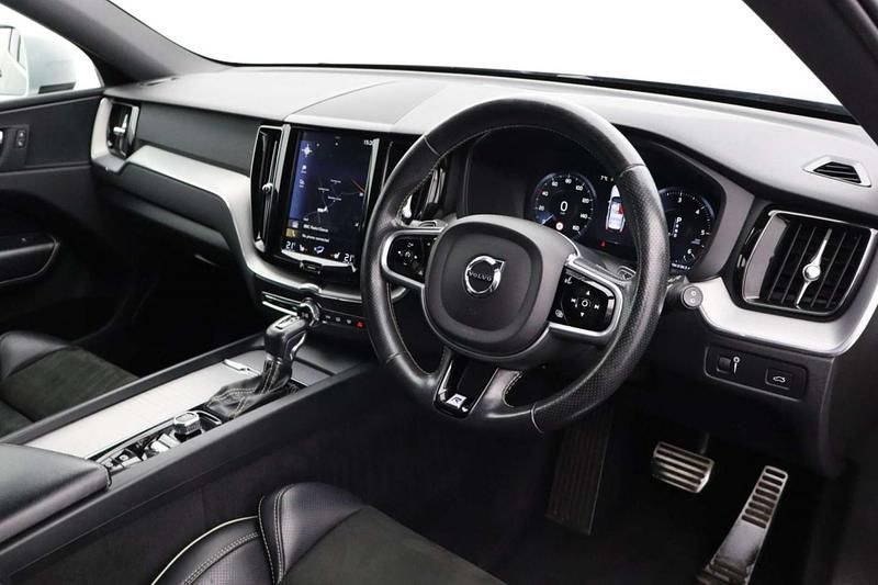 Used Volvo XC60 R-Design 190 HP (139 kW) 2018 Black SUV