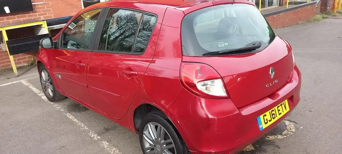 Used Renault Clio Dynamique 2011 Red Hatchback