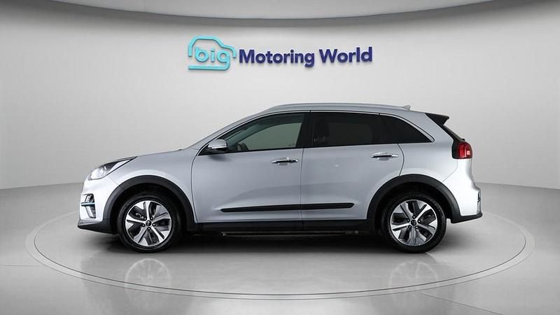 Used Kia e-Niro 147 kW (201 HP) 2022 Silver SUV