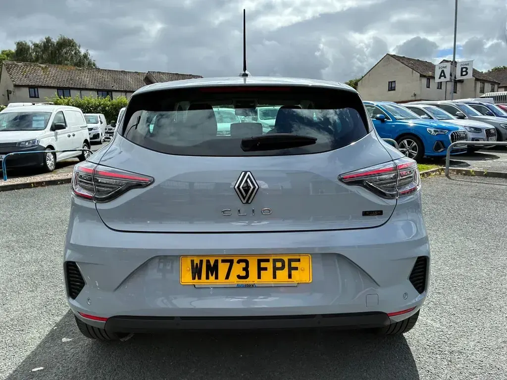 Used Renault Clio V Evolution 143 HP (105 kW) 2024 Grey Hatchback