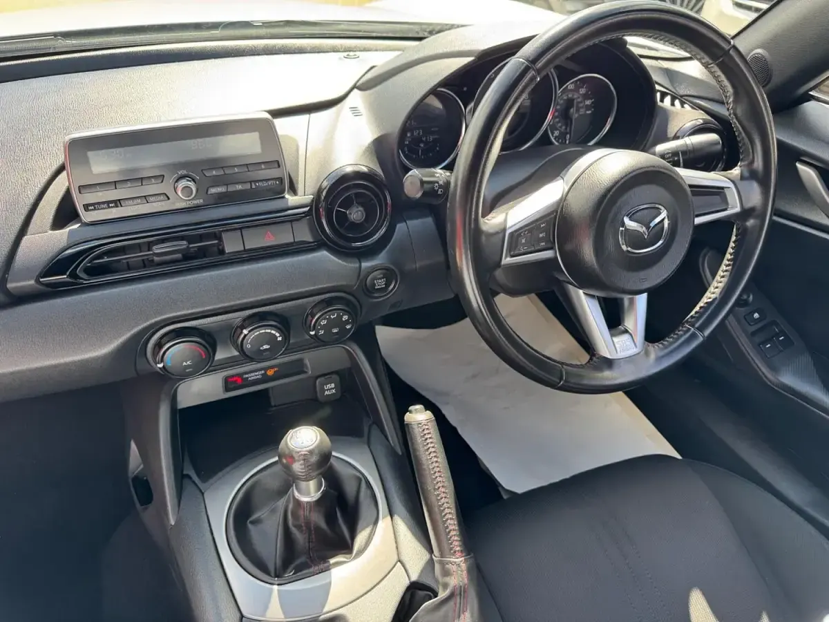 Used Mazda MX5 131 HP (96 kW) 2016 White Cabriolet