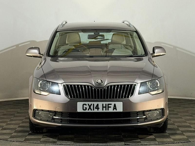 Gebraucht Skoda Superb Elegance 170 PS (125 kW) 2014 Mauve Kombi