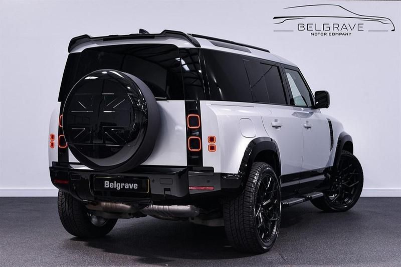 Used Land Rover Defender Dynamic 2023 Indus silver metallic SUV