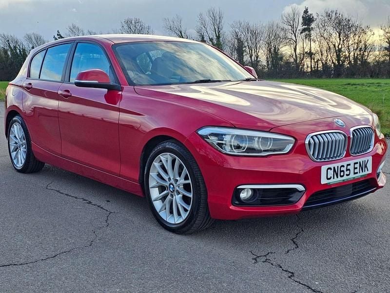 Used BMW 118 Comfort Edition 2015 Red Hatchback