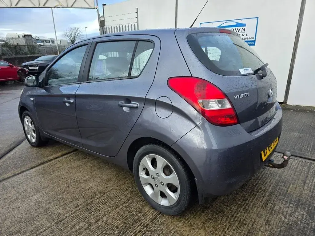 Used Hyundai i20 Comfort 74 HP (54 kW) 2010 Grey Hatchback