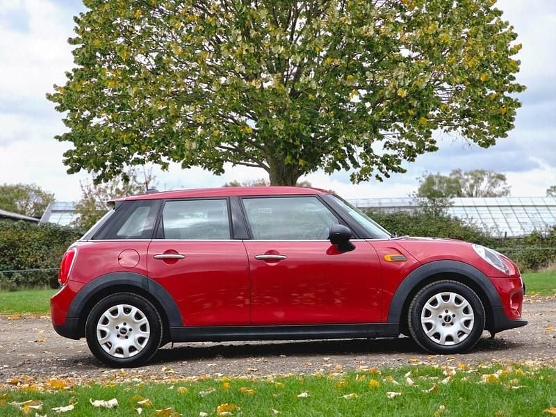 Used Mini ONE Hatch 102 HP (75 kW) 2016 Red Hatchback