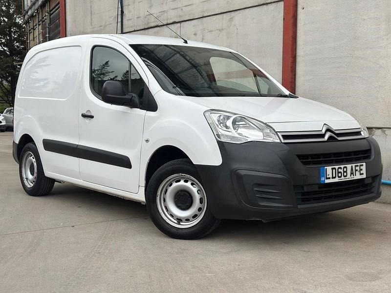 Used Citroën Berlingo 100 HP (73 kW) 2018 White MPV