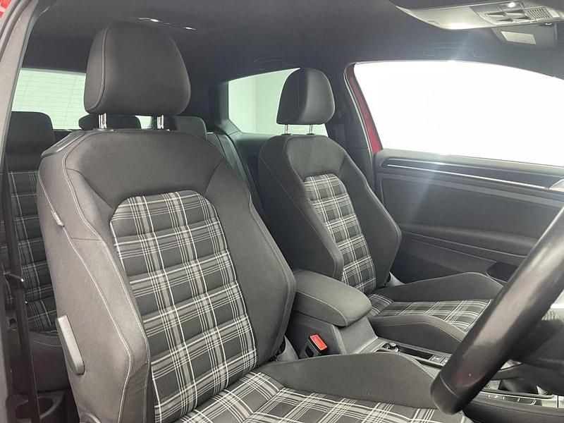 Used VW Golf VII GTD 150 HP (110 kW) 2016 Red Hatchback